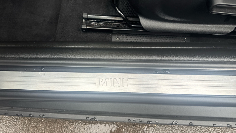 MINI Hatchback 1.5 Cooper Classic 3dr Auto Petrol Hatchback